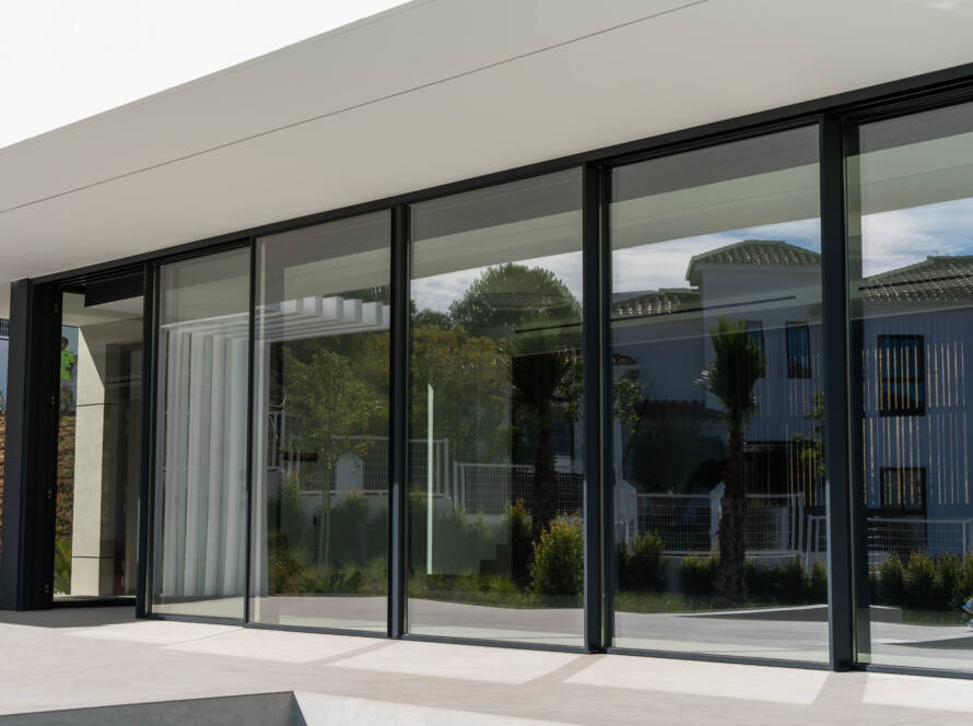 Cómo las ventanas de alta eficiencia energética pueden reducir la factura de la luz